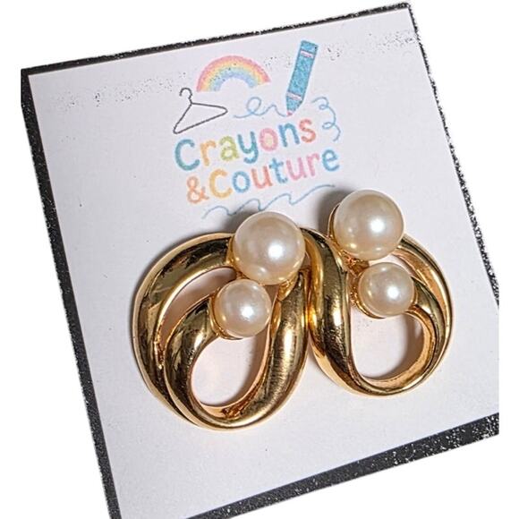 VTG Avon  Goldtone Flare Faux Pearl Drop Earrings Old Money - Picture 1 of 3